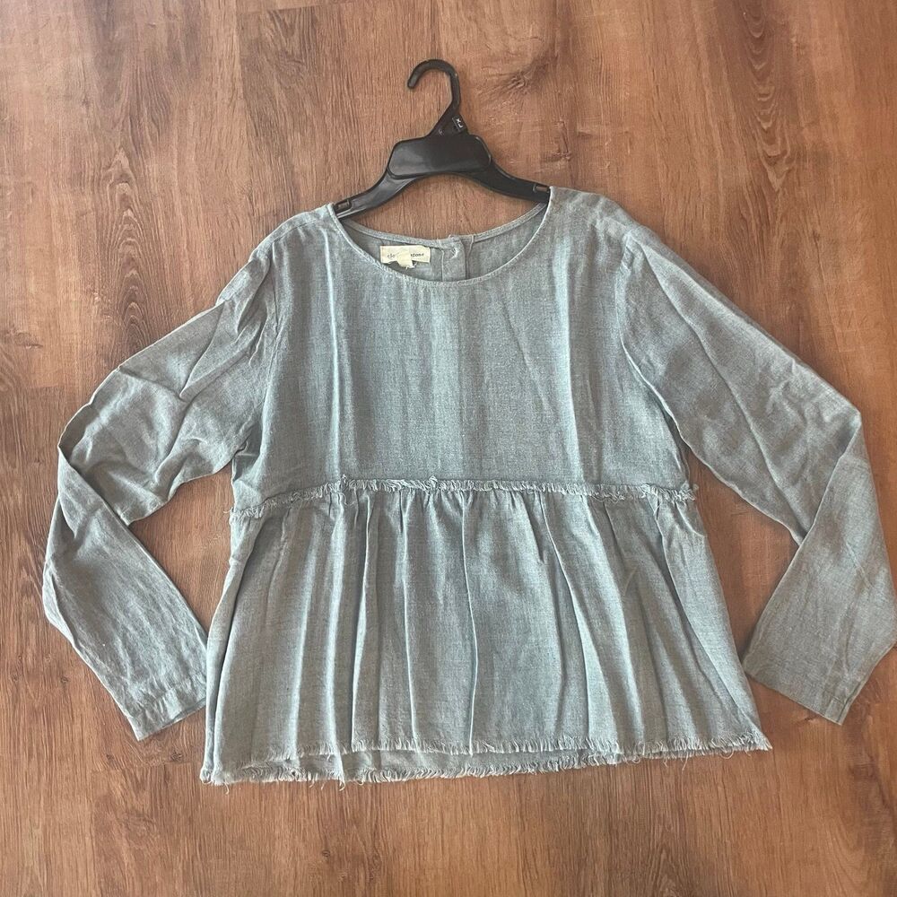 NWOT Anthropologie cloth & stone gray raw hem peplum top size medium